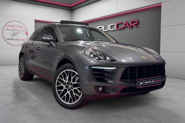 PORSCHE MACAN