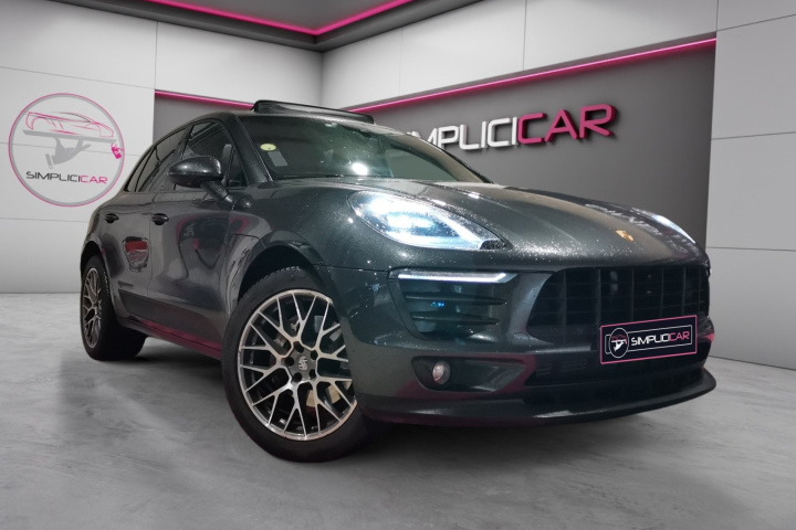 PORSCHE MACAN